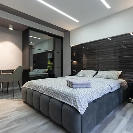 Luxrent Kreshatik Arenacity Skybar