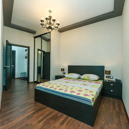 Апартаменти Luxrent Kreshatik Arenacity Skybar Київ